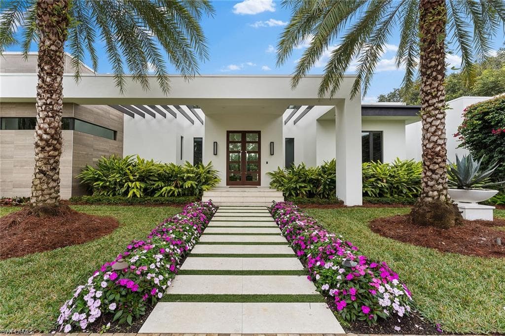 172 Center St, Naples, FL 34108-1
