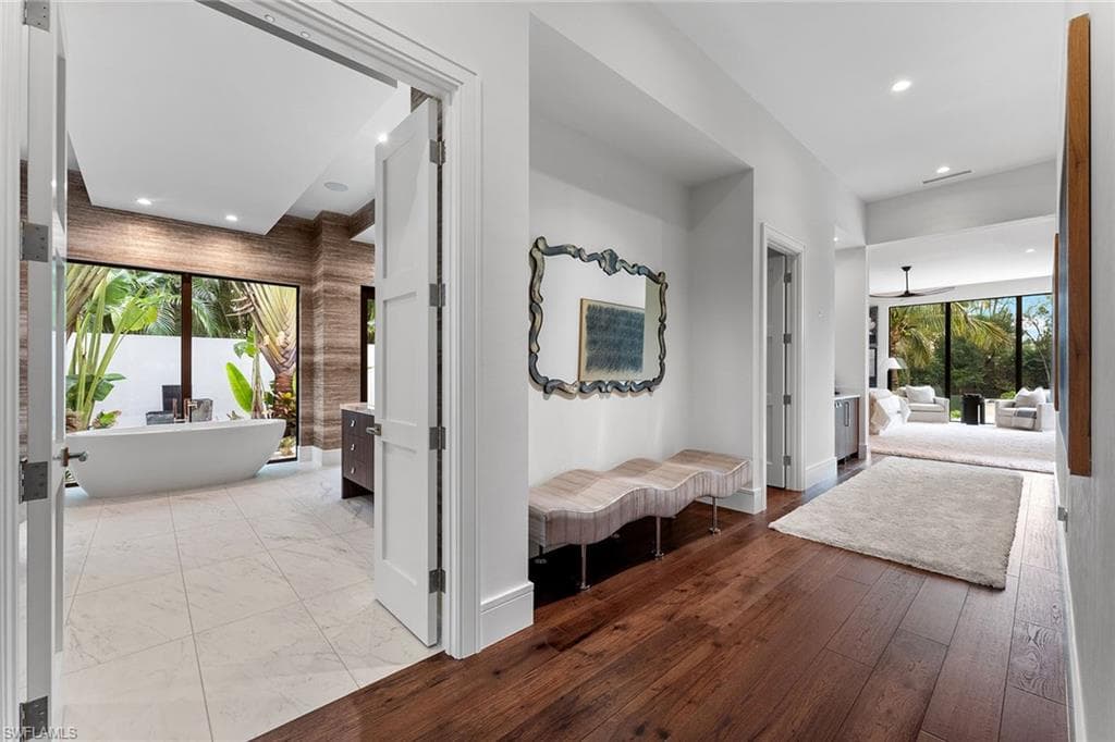 172 Center St, Naples, FL 34108-31