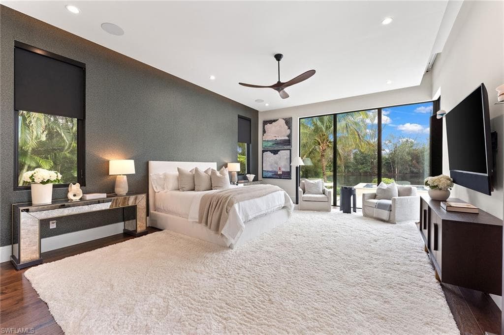 172 Center St, Naples, FL 34108-32