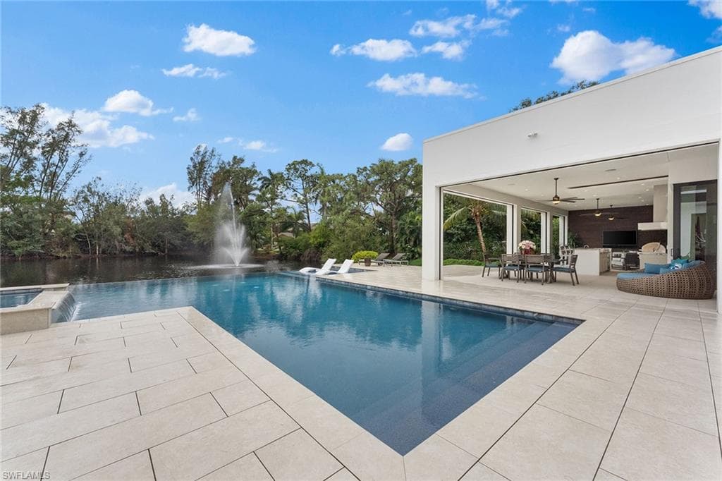 172 Center St, Naples, FL 34108-36