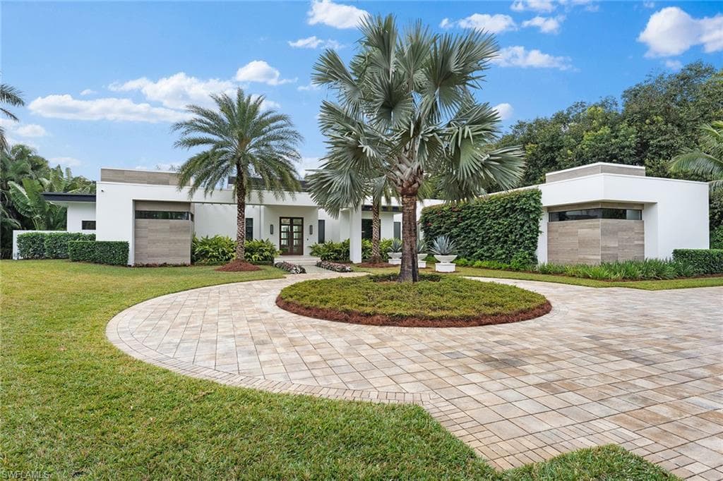 172 Center St, Naples, FL 34108-2