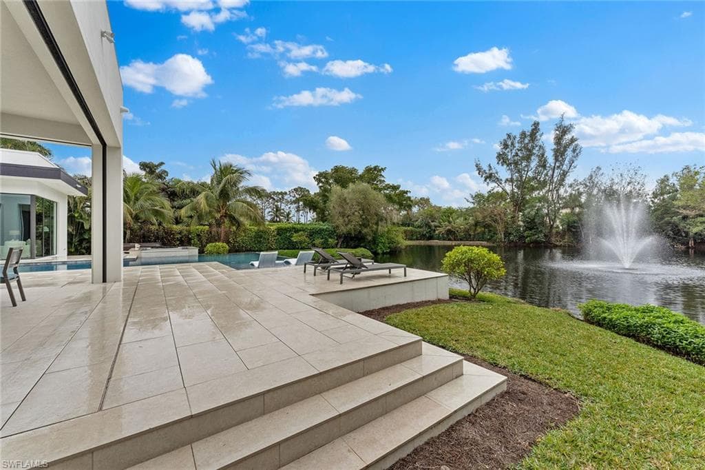 172 Center St, Naples, FL 34108-38