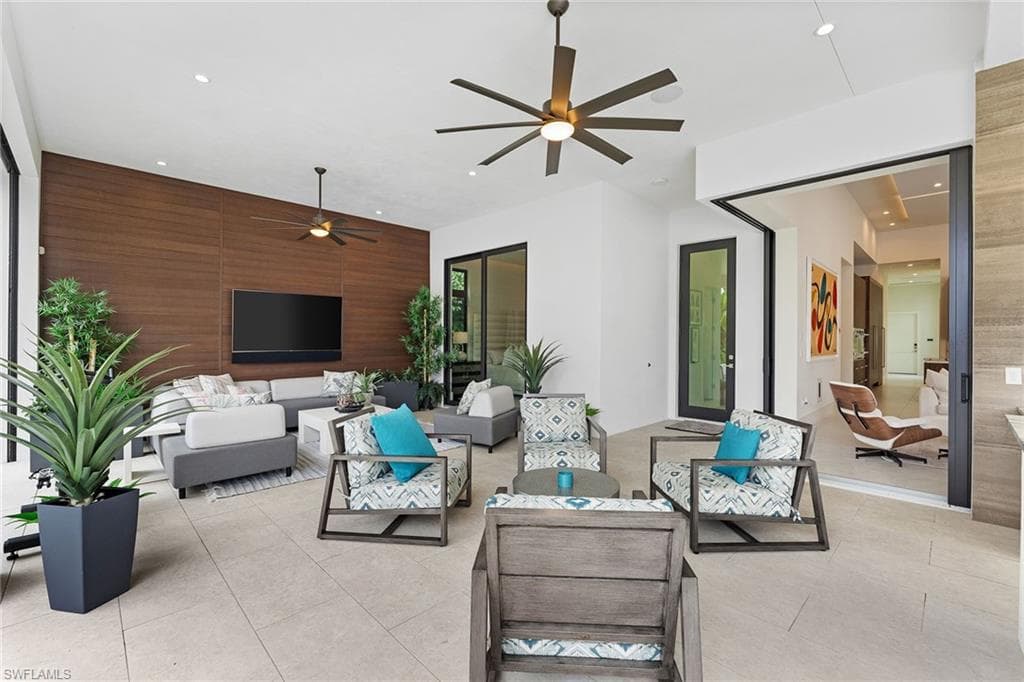 172 Center St, Naples, FL 34108-42