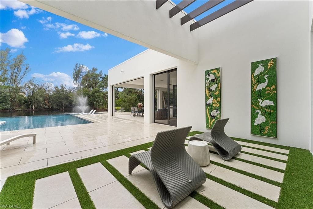 172 Center St, Naples, FL 34108-43
