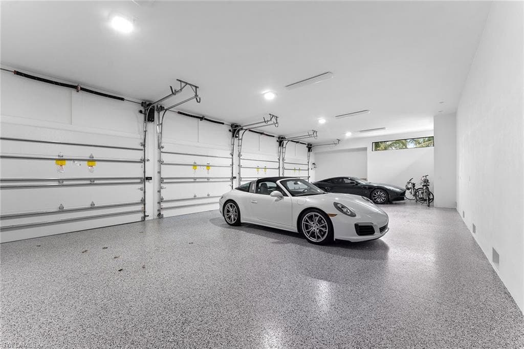 172 Center St, Naples, FL 34108-44
