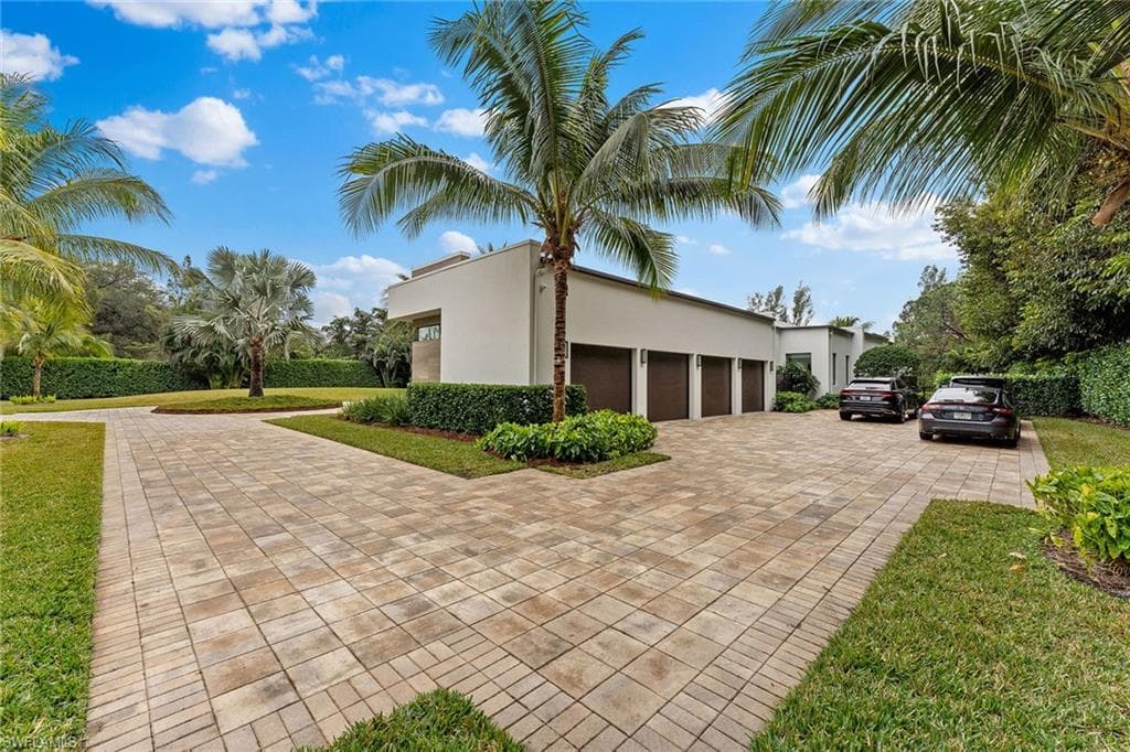 172 Center St, Naples, FL 34108-45