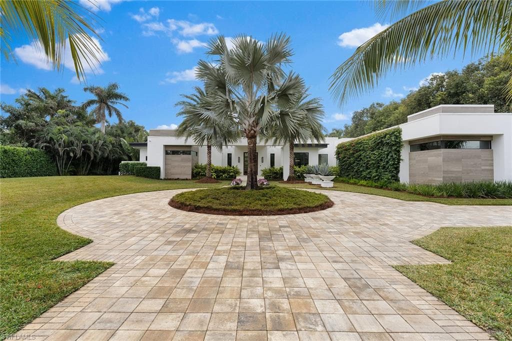 172 Center St, Naples, FL 34108-3