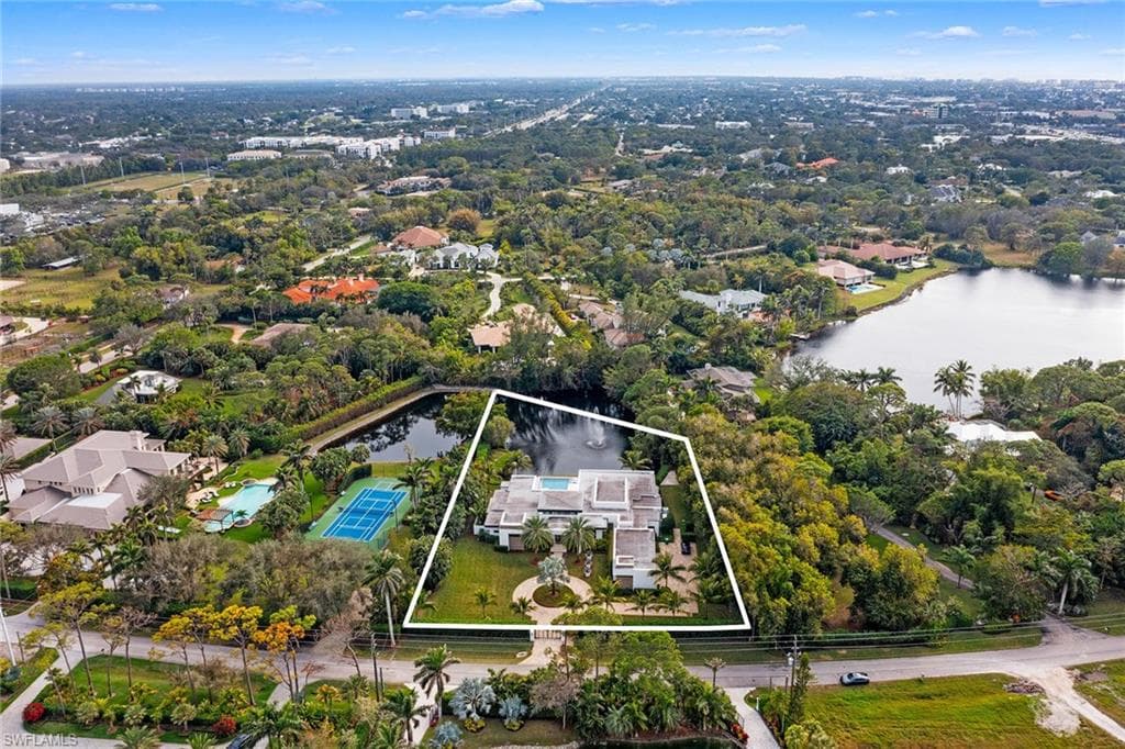 172 Center St, Naples, FL 34108-49