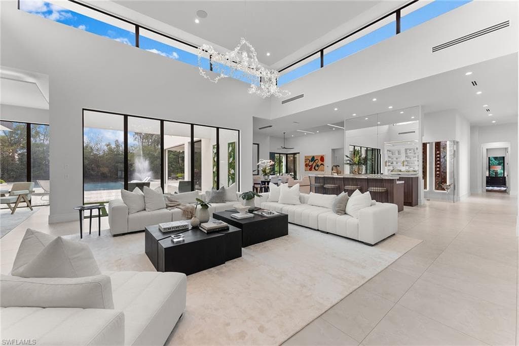 172 Center St, Naples, FL 34108-5