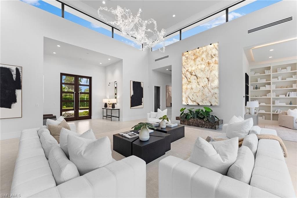 172 Center St, Naples, FL 34108-7