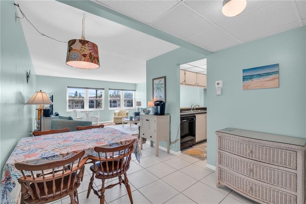 1087 Forest Lakes Dr 1-305, Naples, FL 34105-10