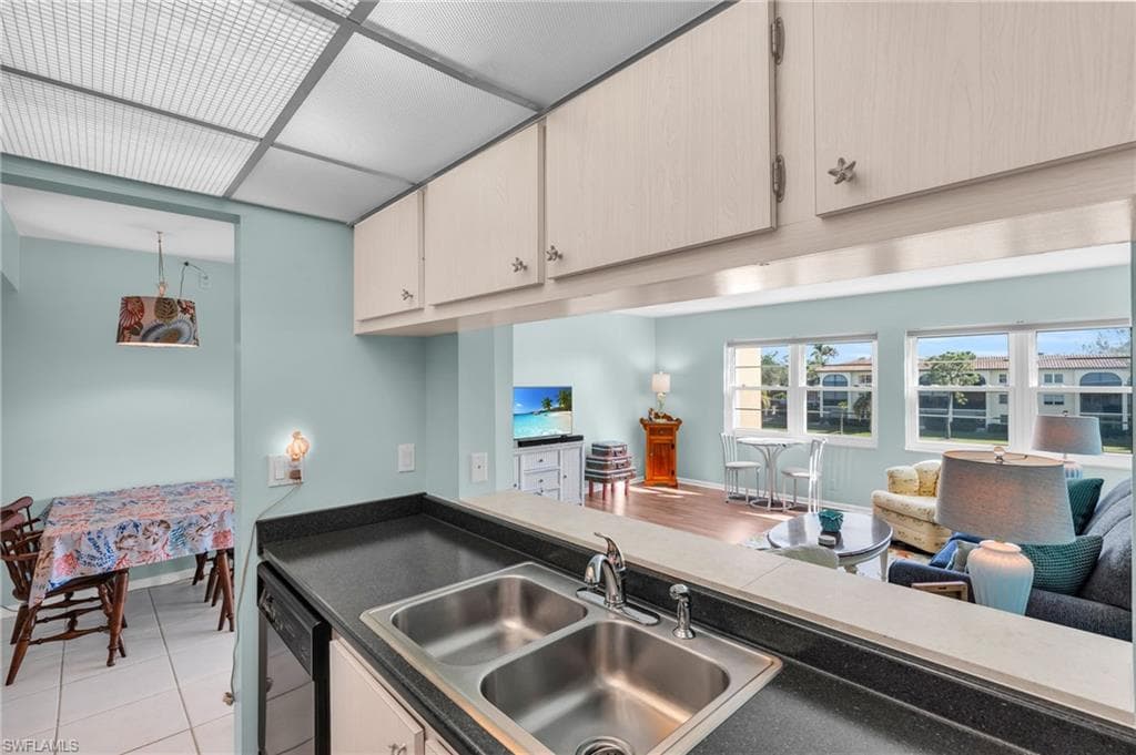 1087 Forest Lakes Dr 1-305, Naples, FL 34105-14