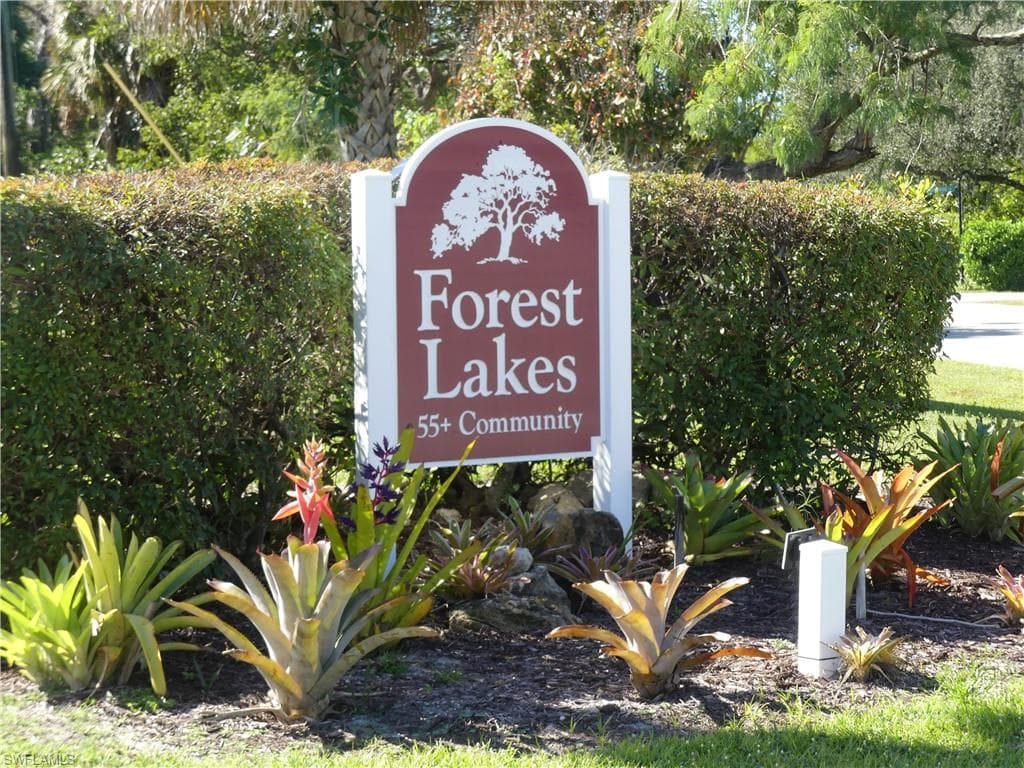 1087 Forest Lakes Dr 1-305, Naples, FL 34105-22
