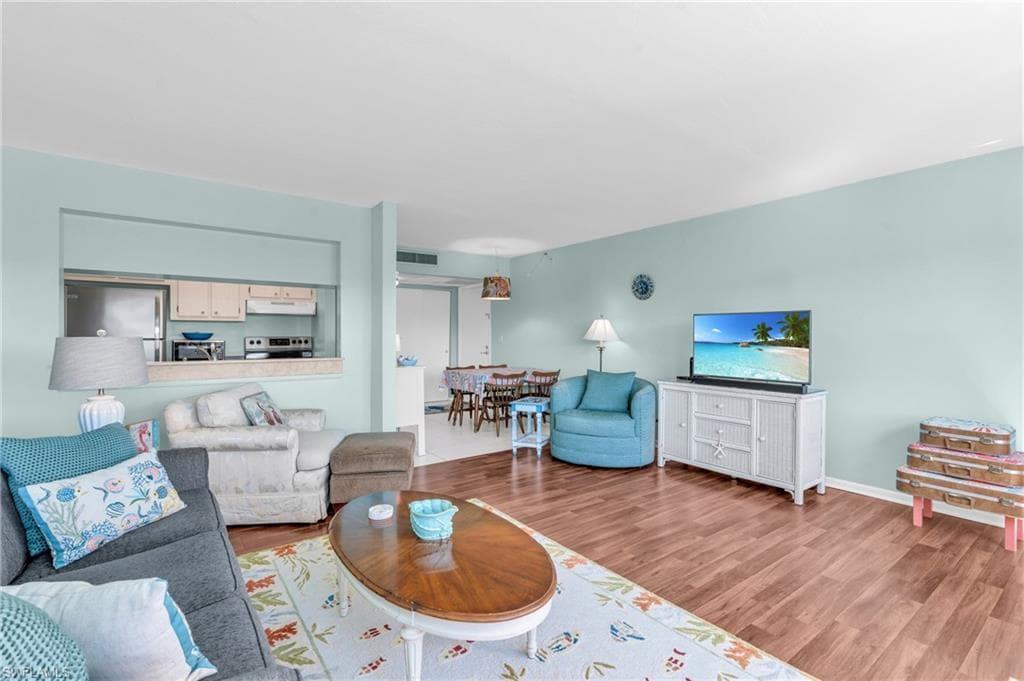 1087 Forest Lakes Dr 1-305, Naples, FL 34105-2