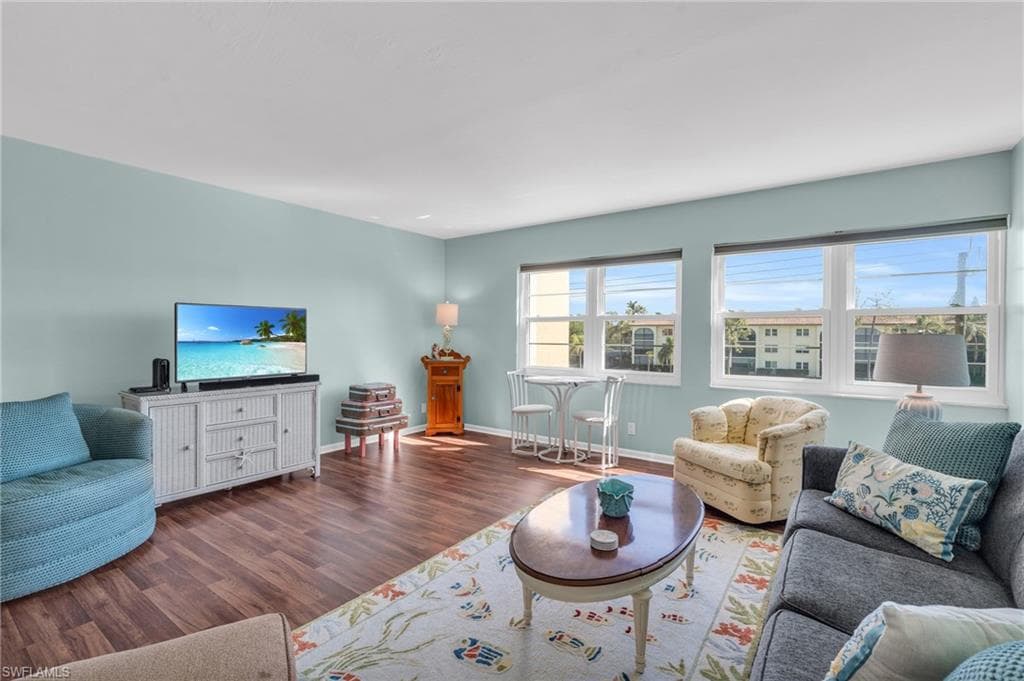 1087 Forest Lakes Dr 1-305, Naples, FL 34105-3