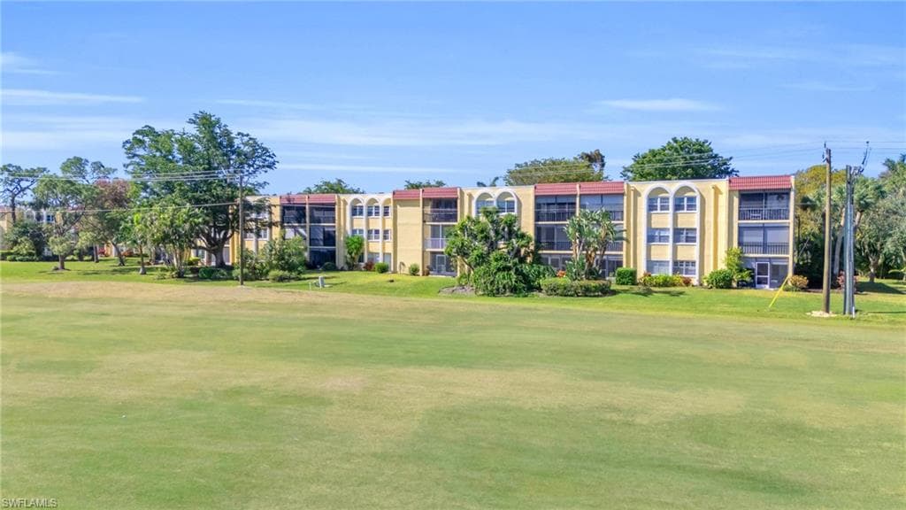 1087 Forest Lakes Dr 1-305, Naples, FL 34105-4