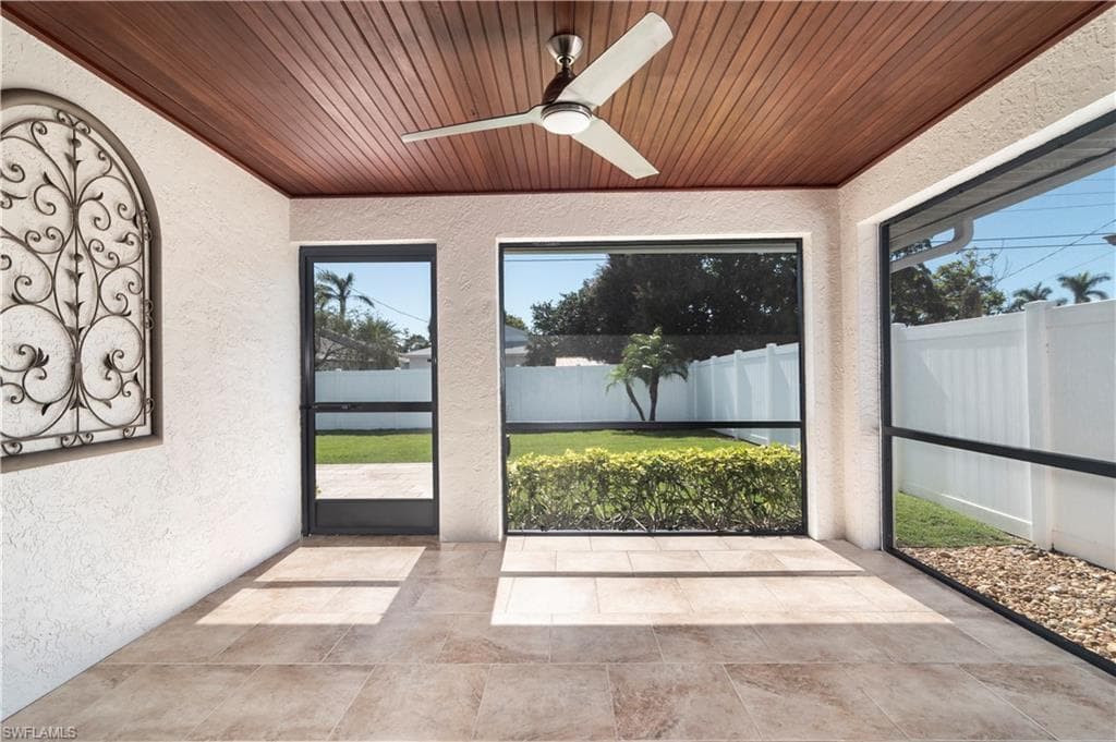 718 107th Ave N, Naples, FL 34108-17