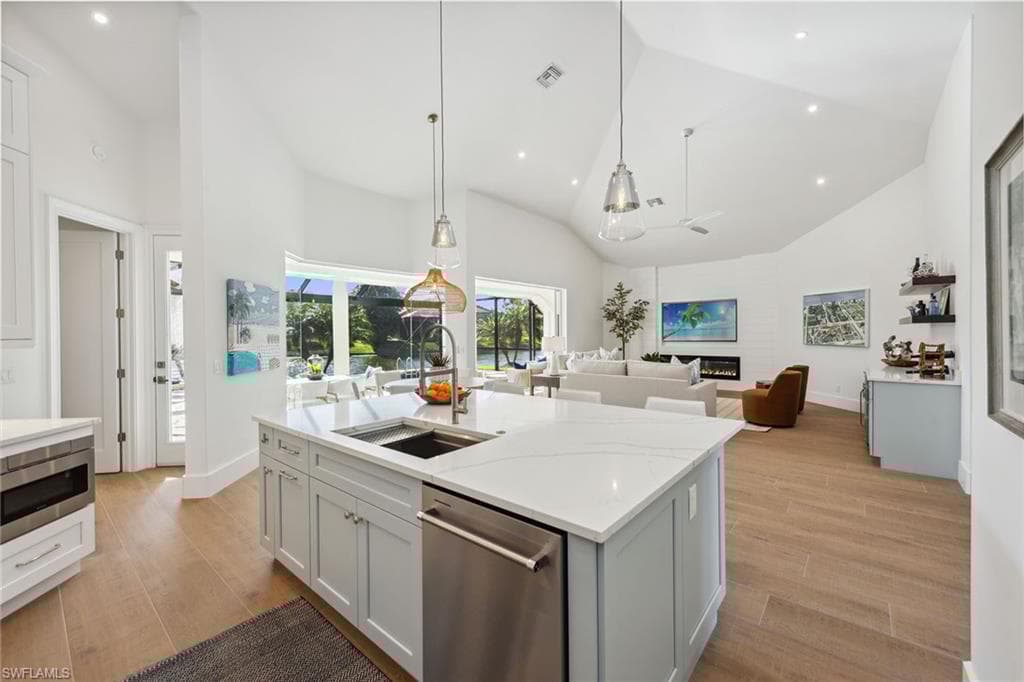 8338 Tuliptree Pl, Naples, FL 34113-1