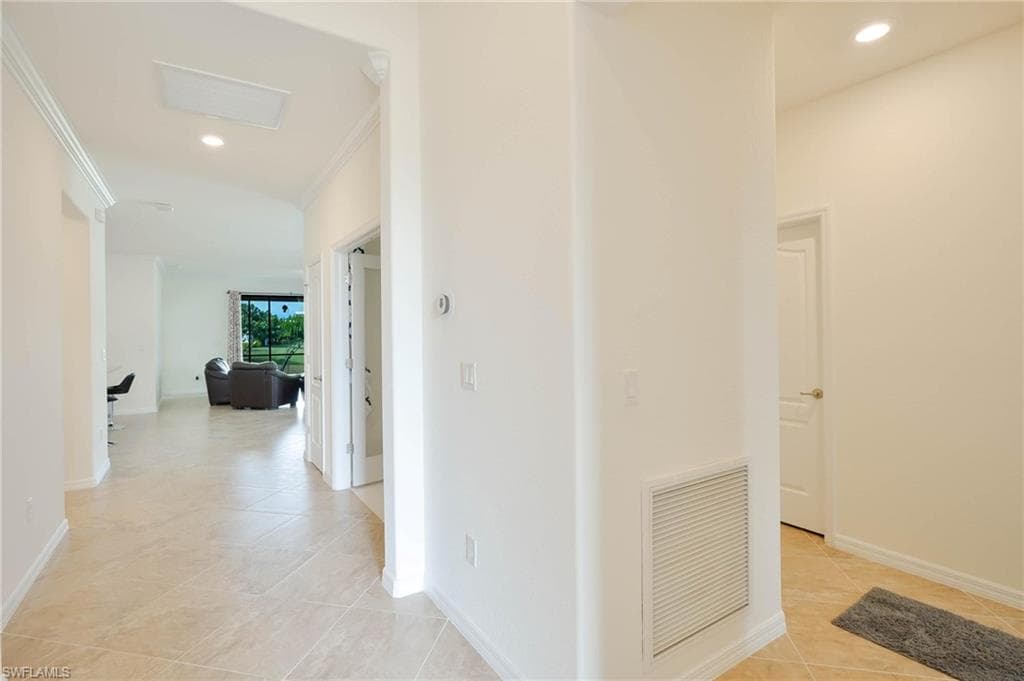 9215 Shadow Oak Ln, Naples, FL 34120-10