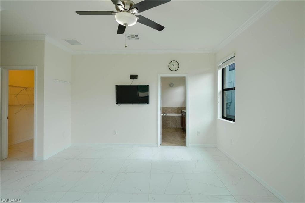 9215 Shadow Oak Ln, Naples, FL 34120-11
