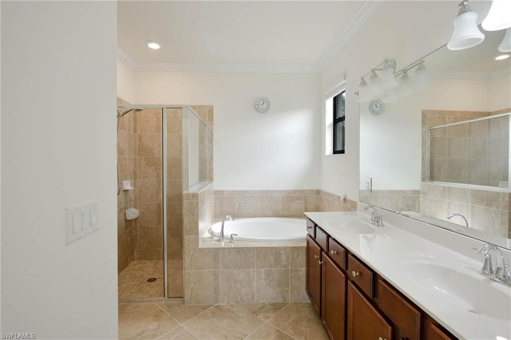 9215 Shadow Oak Ln, Naples, FL 34120-13