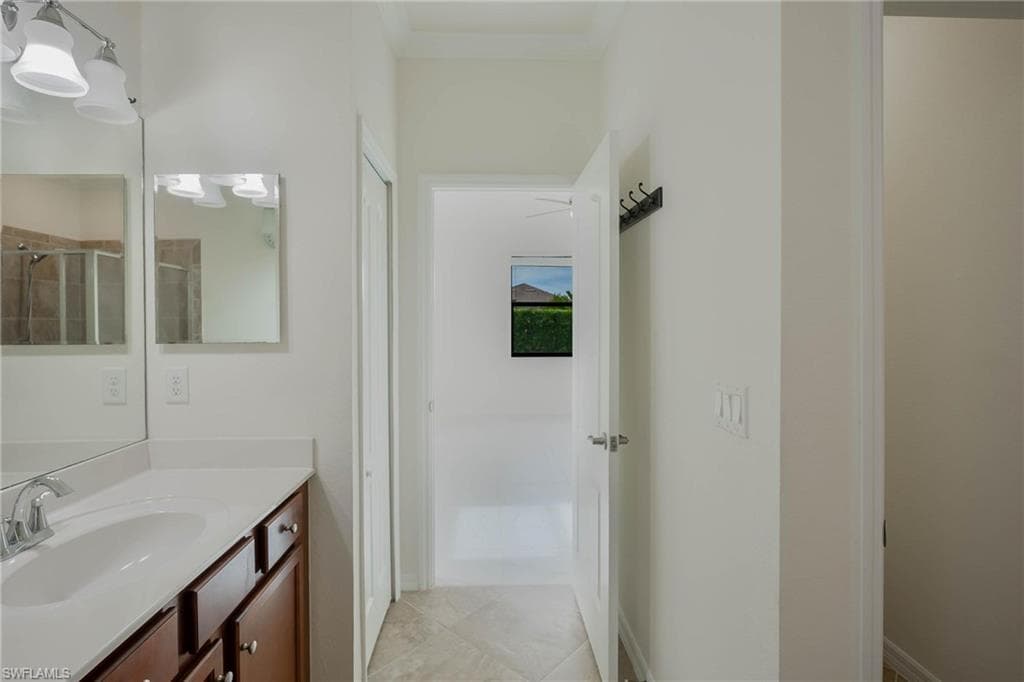 9215 Shadow Oak Ln, Naples, FL 34120-19