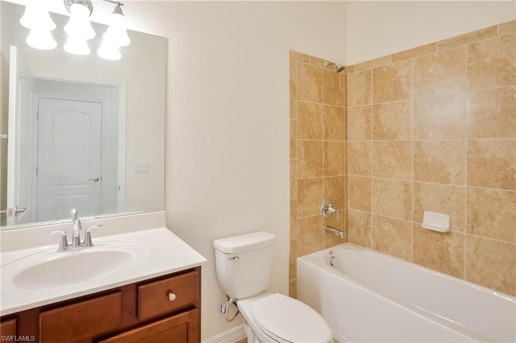 9215 Shadow Oak Ln, Naples, FL 34120-23