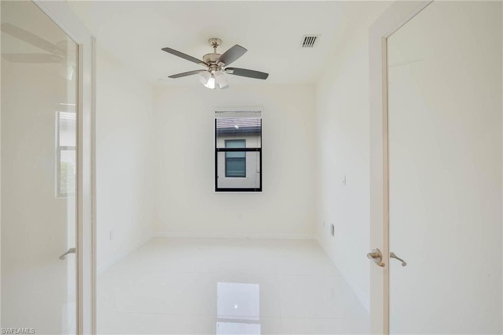 9215 Shadow Oak Ln, Naples, FL 34120-24