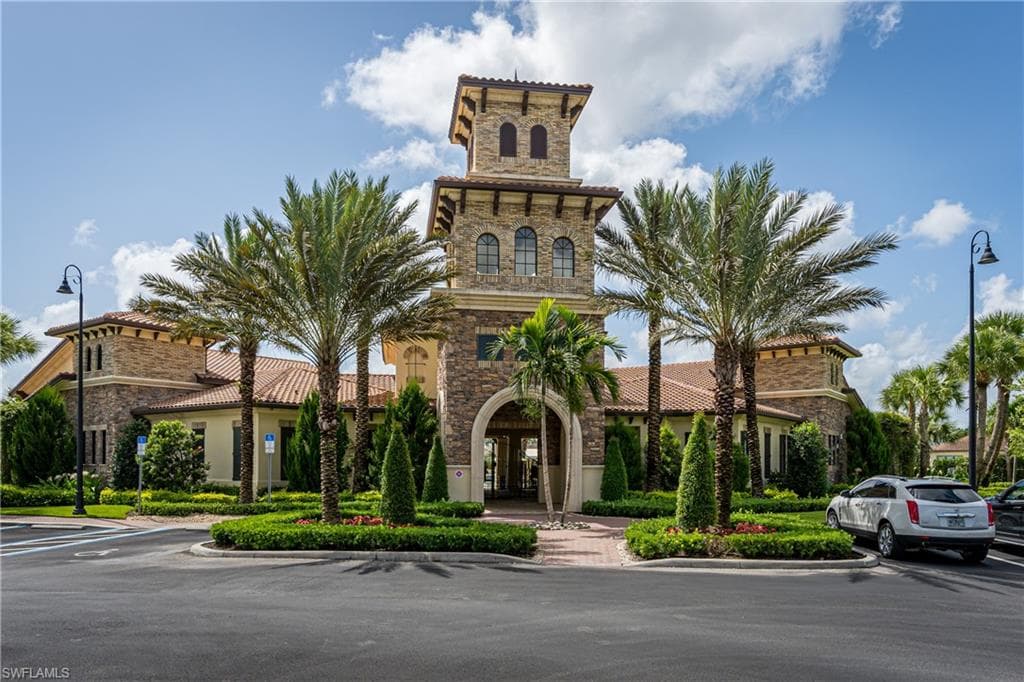 9215 Shadow Oak Ln, Naples, FL 34120-34