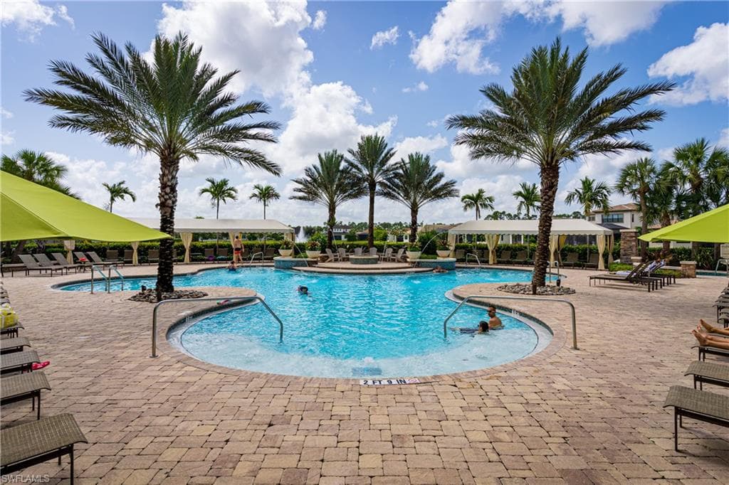 9215 Shadow Oak Ln, Naples, FL 34120-41