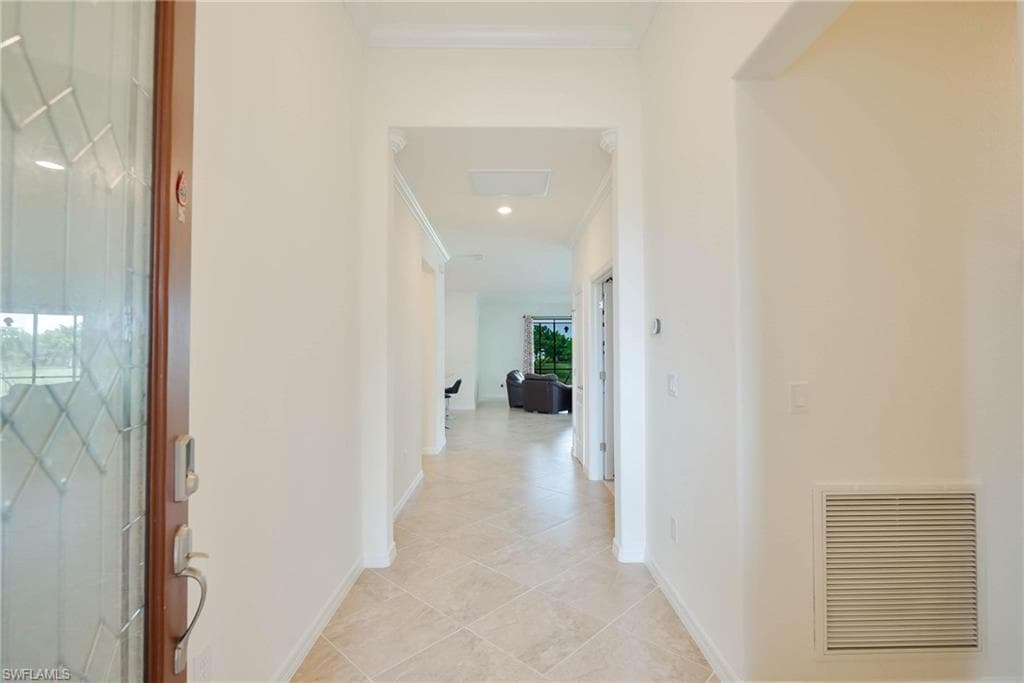 9215 Shadow Oak Ln, Naples, FL 34120-4