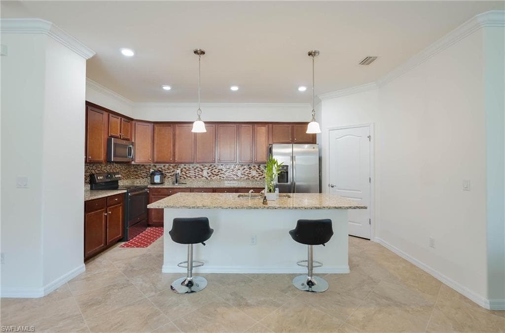 9215 Shadow Oak Ln, Naples, FL 34120-5