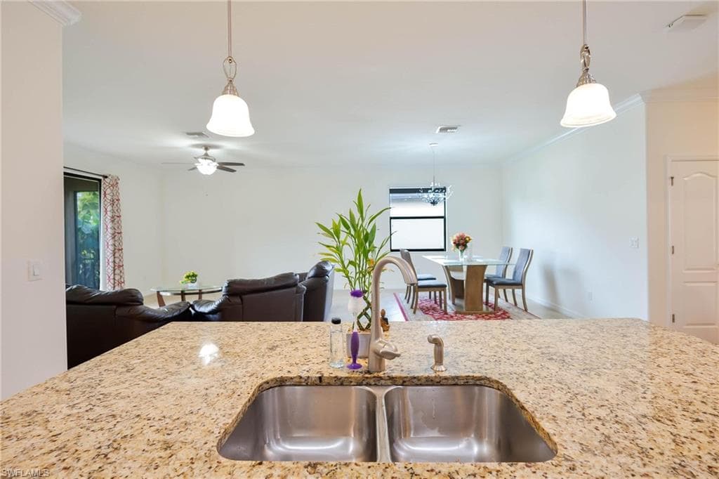 9215 Shadow Oak Ln, Naples, FL 34120-6
