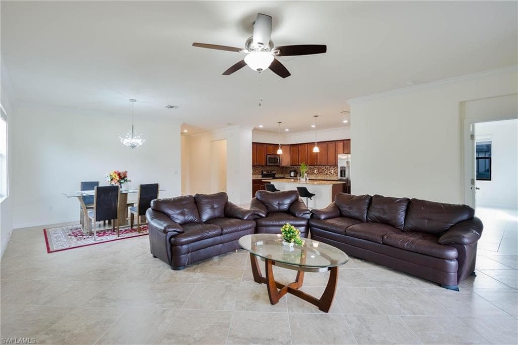 9215 Shadow Oak Ln, Naples, FL 34120-7