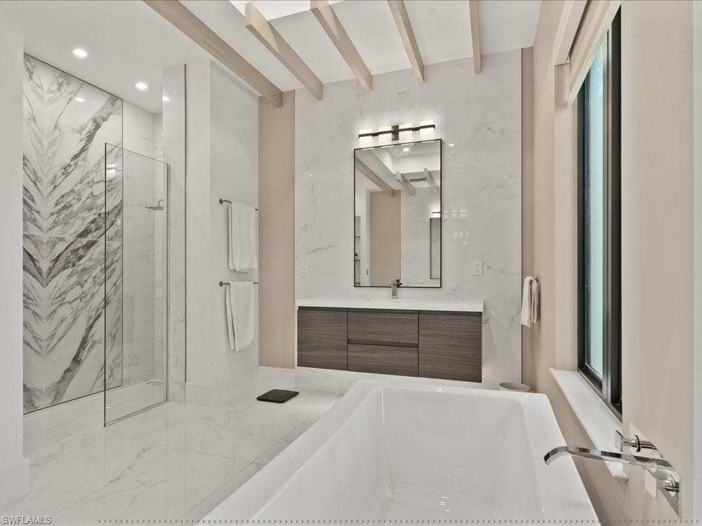 494 Gordonia Rd, Naples, FL 34108-20
