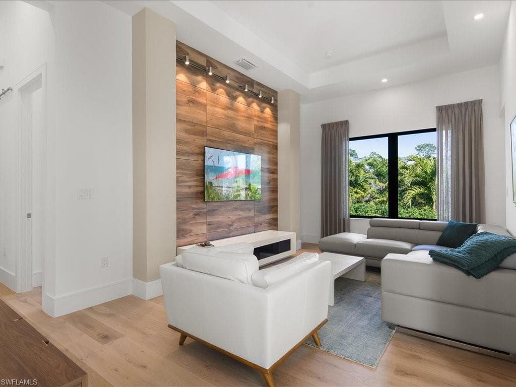 494 Gordonia Rd, Naples, FL 34108-23