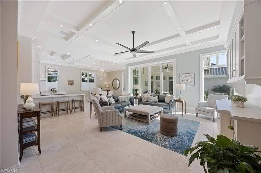 112 1st Ave N, Naples, FL 34102-9
