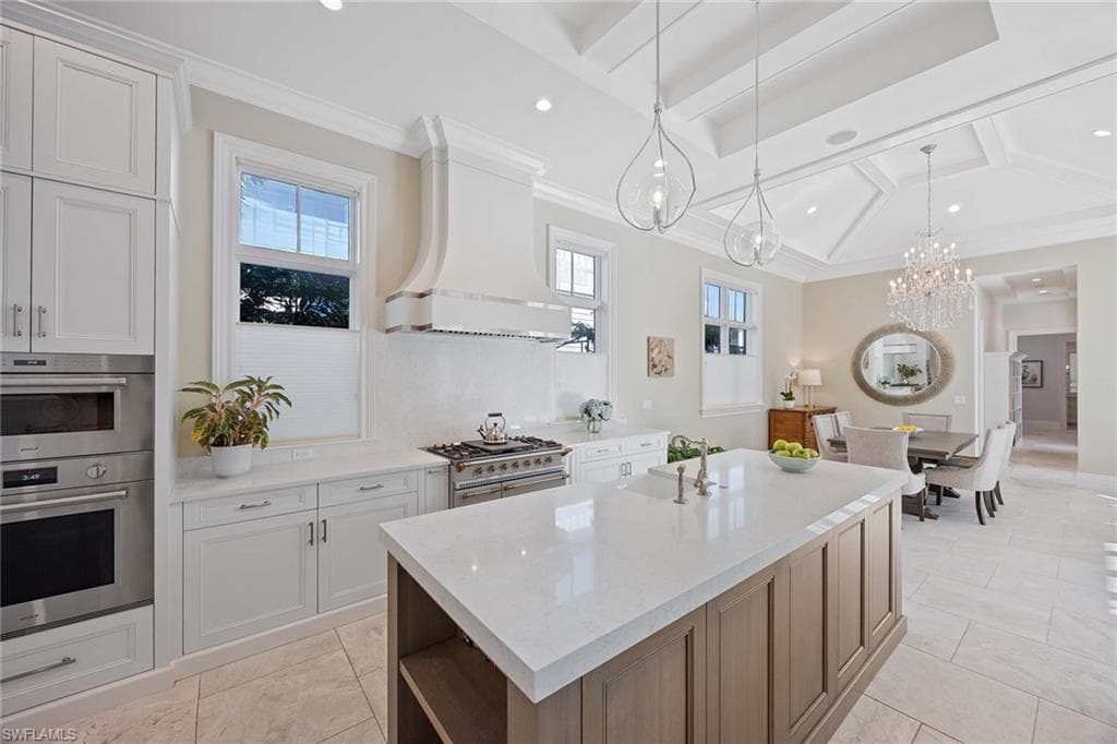 112 1st Ave N, Naples, FL 34102-13