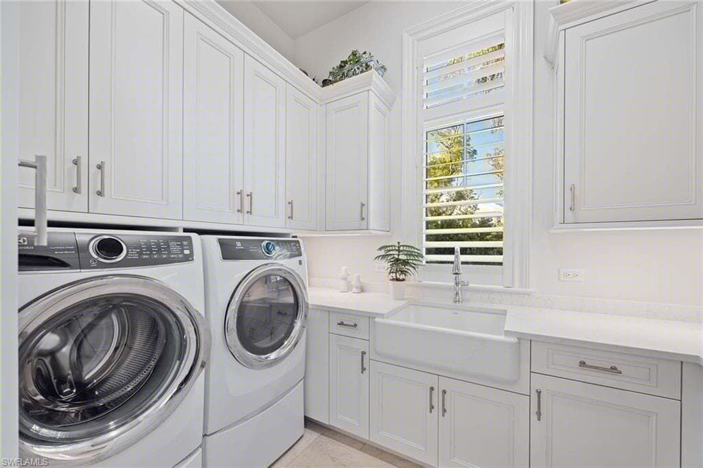 112 1st Ave N, Naples, FL 34102-15