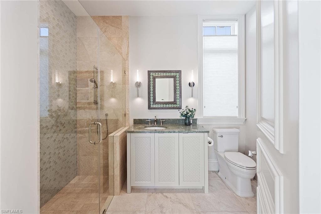 112 1st Ave N, Naples, FL 34102-25