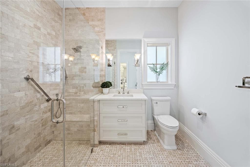 112 1st Ave N, Naples, FL 34102-27
