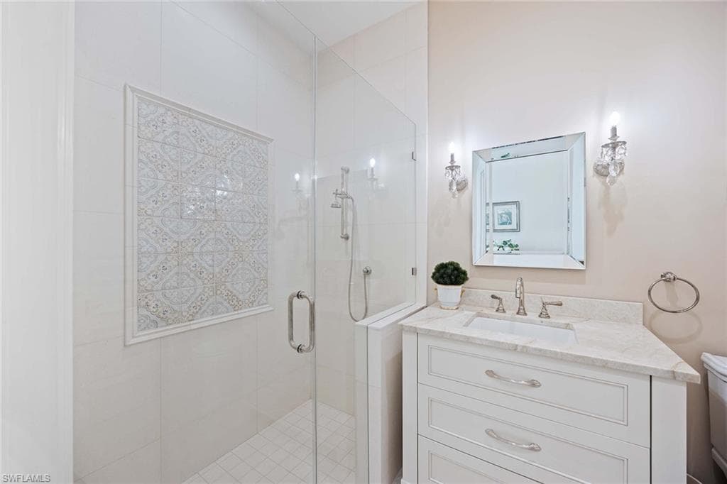 112 1st Ave N, Naples, FL 34102-29