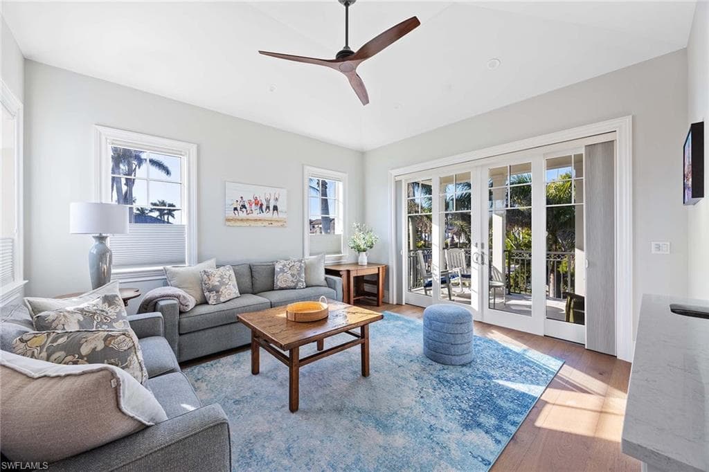 112 1st Ave N, Naples, FL 34102-31