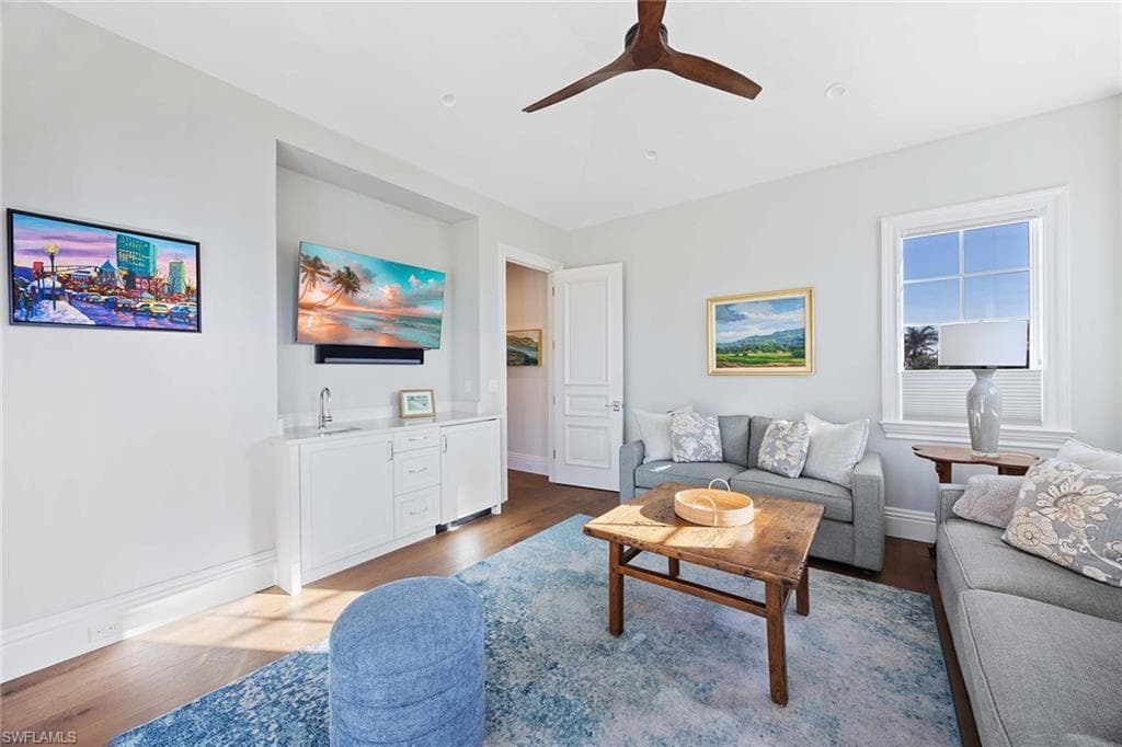 112 1st Ave N, Naples, FL 34102-32