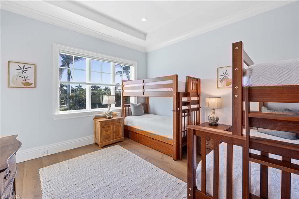 112 1st Ave N, Naples, FL 34102-34
