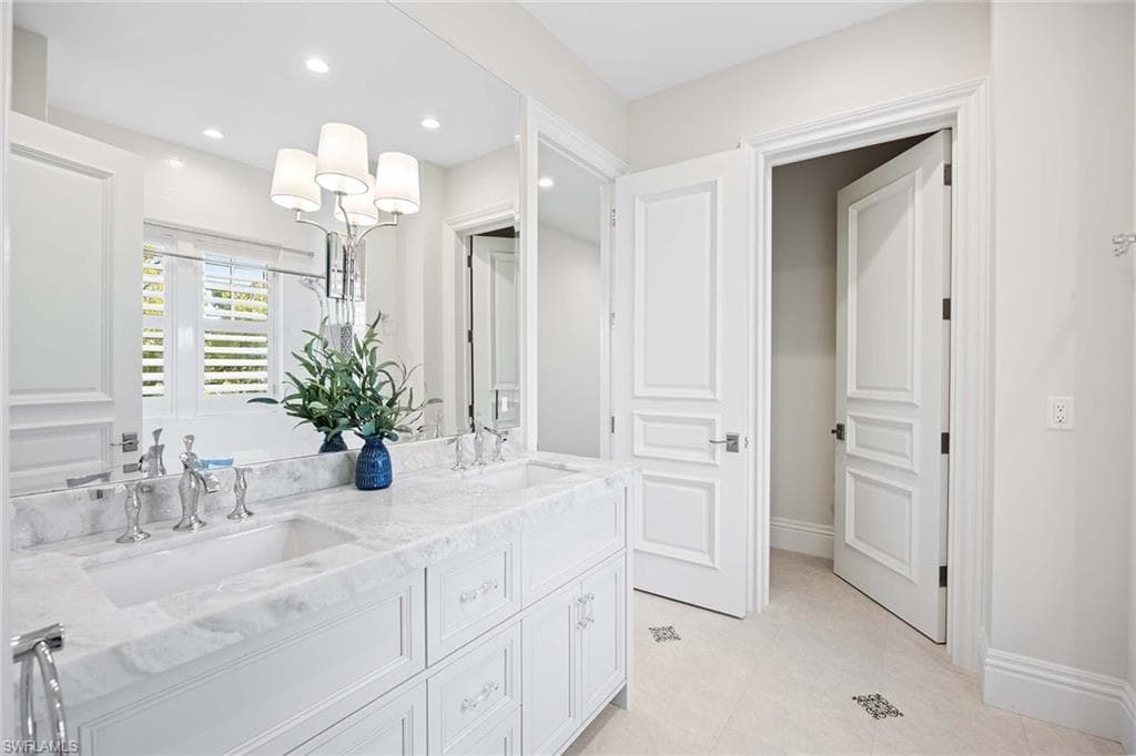 112 1st Ave N, Naples, FL 34102-38