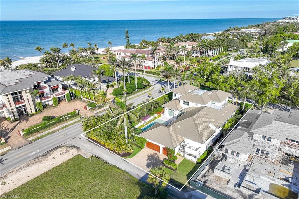 112 1st Ave N, Naples, FL 34102-3