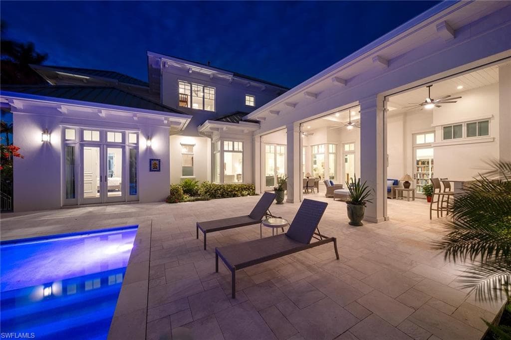 112 1st Ave N, Naples, FL 34102-40