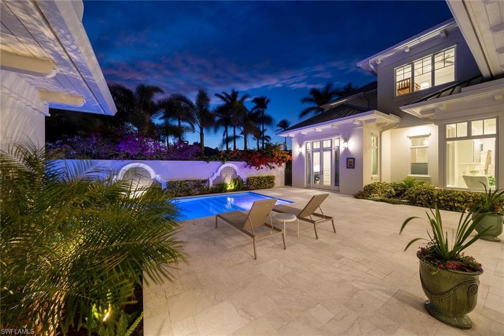 112 1st Ave N, Naples, FL 34102-41