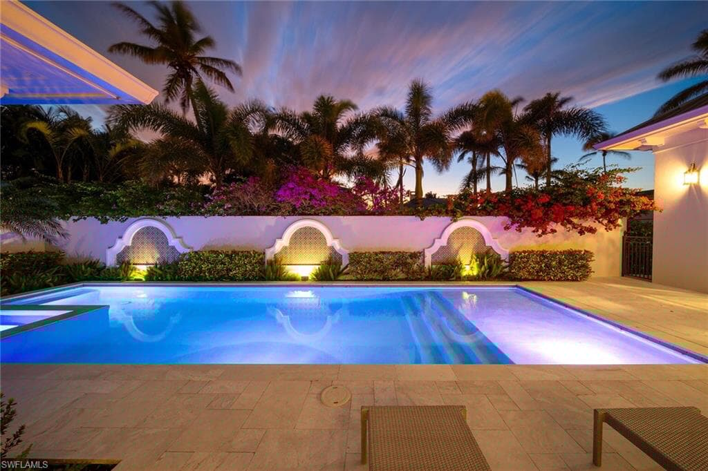 112 1st Ave N, Naples, FL 34102-43